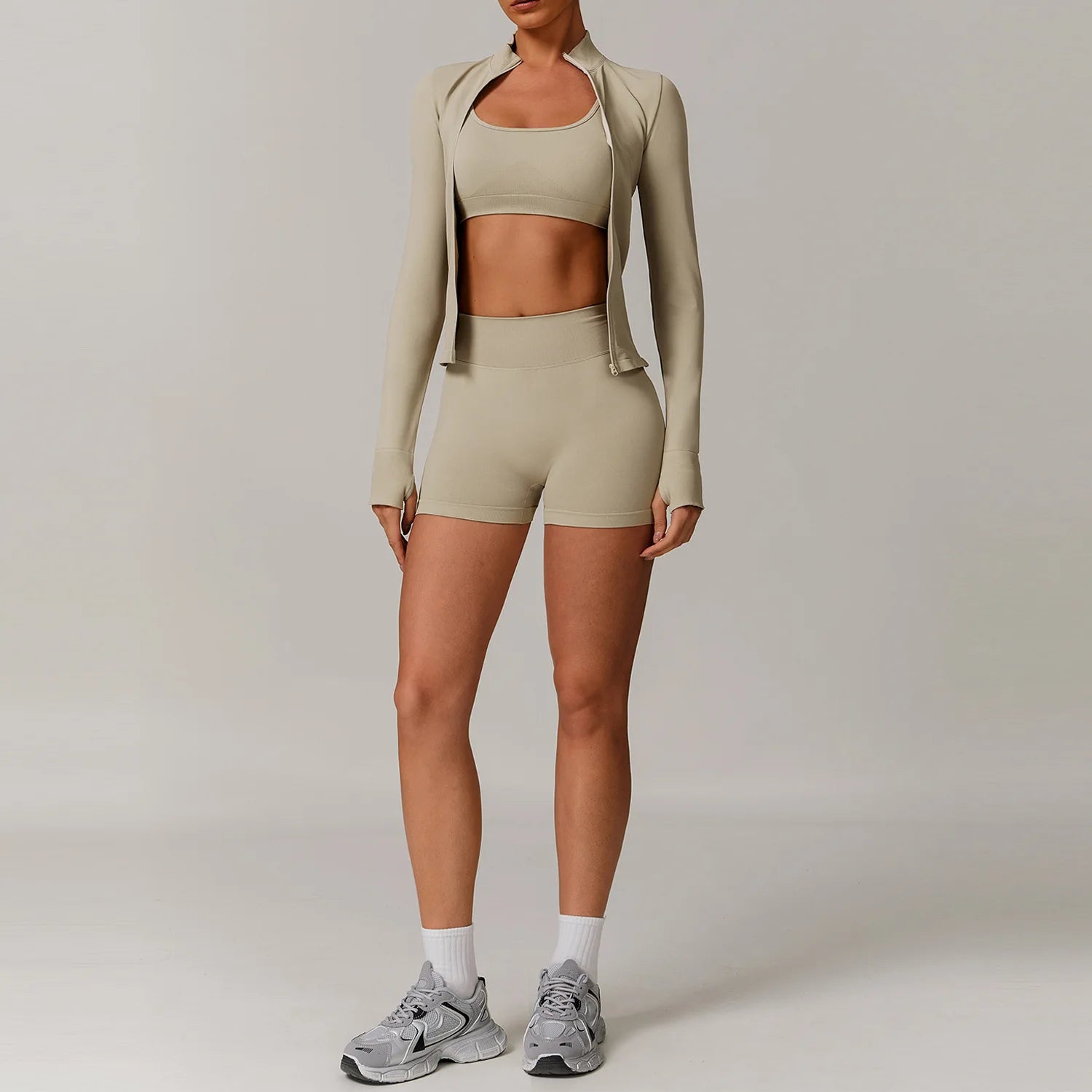 🤍 Conjunto Fitness Feminino Cintura Alta
Suporte firme. Silhueta definida. Confiança em cada treino.