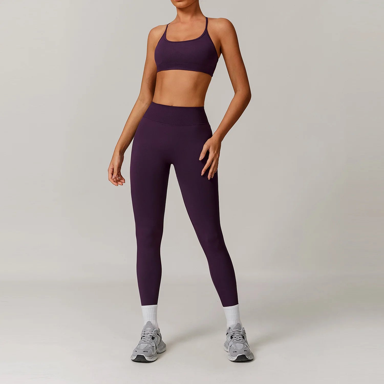 🤍 Conjunto Fitness Feminino Cintura Alta
Suporte firme. Silhueta definida. Confiança em cada treino.