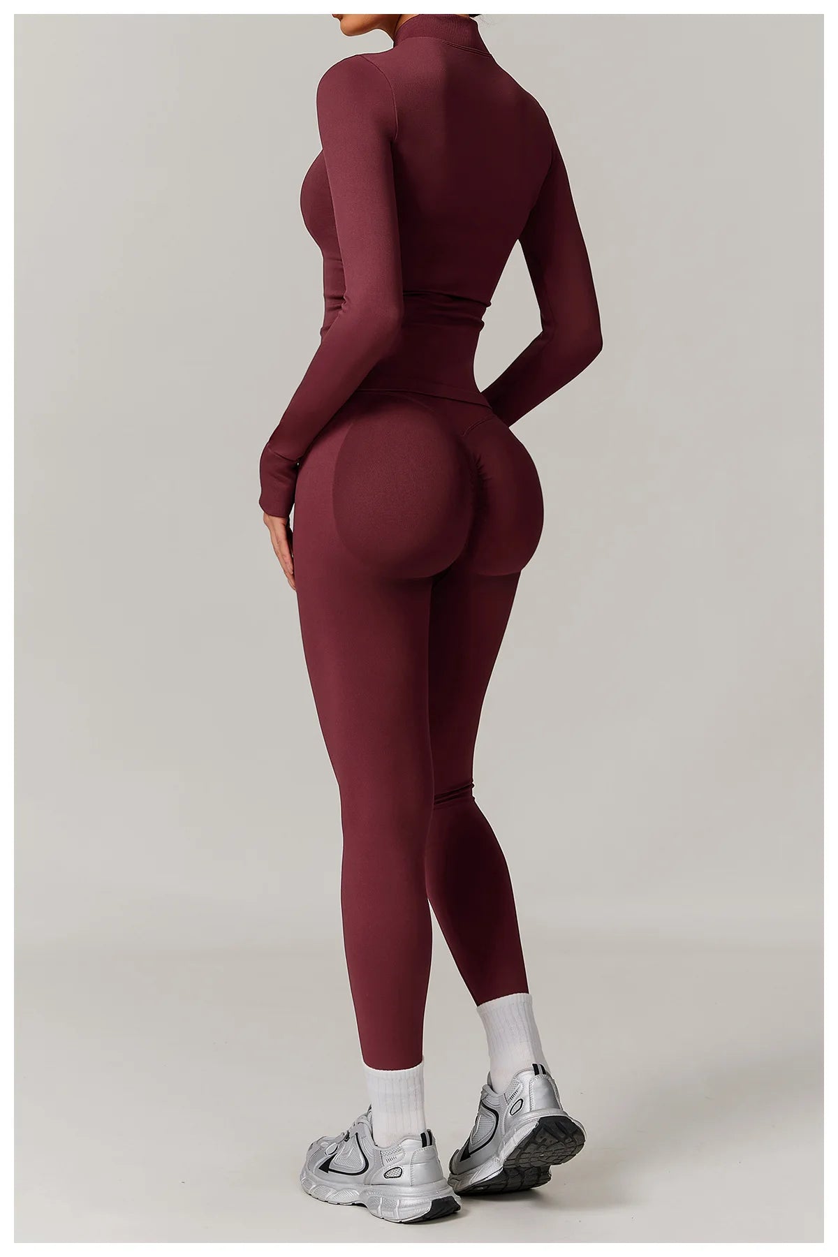 🤍 Conjunto Fitness Feminino Cintura Alta
Suporte firme. Silhueta definida. Confiança em cada treino.