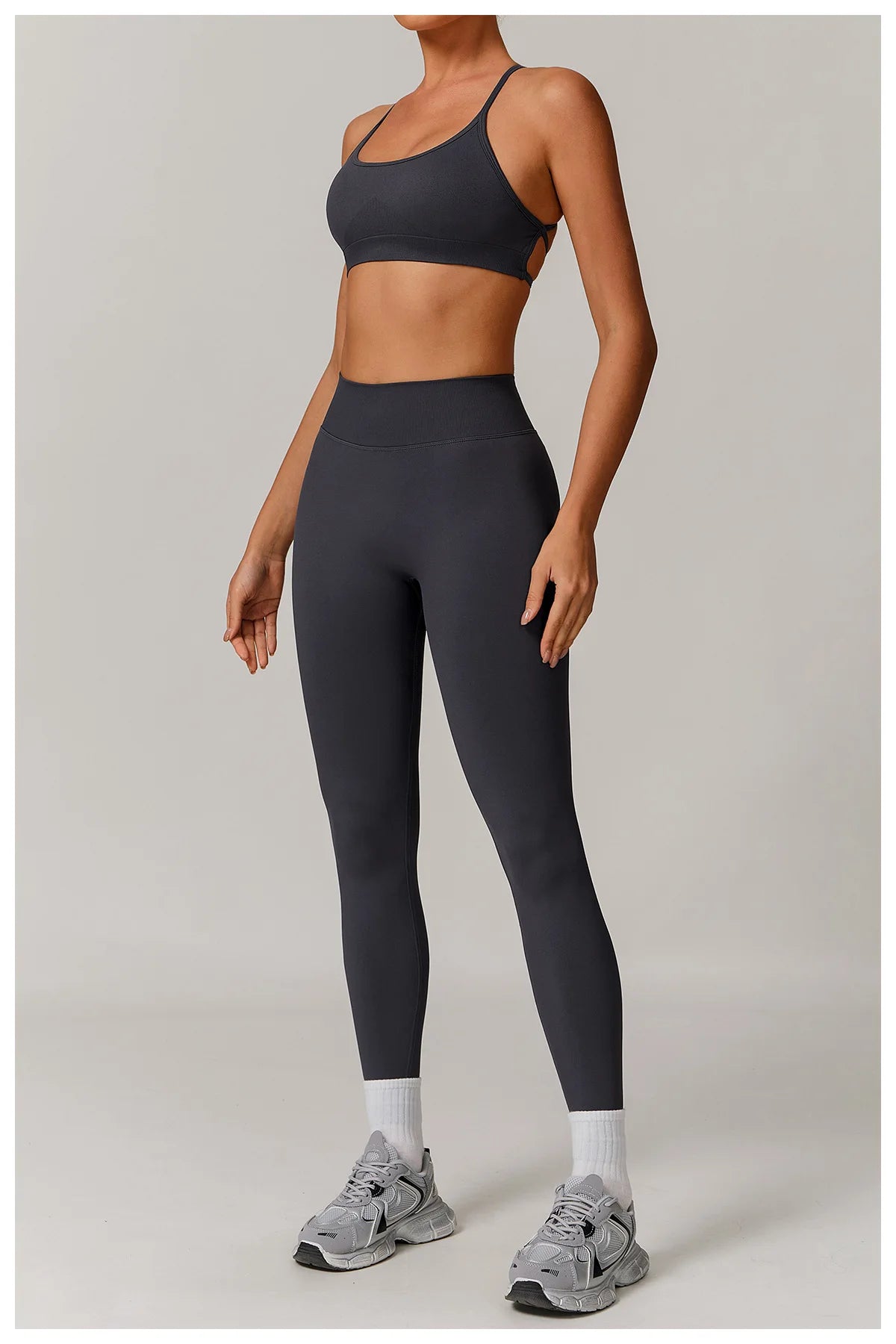 🤍 Conjunto Fitness Feminino Cintura Alta
Suporte firme. Silhueta definida. Confiança em cada treino.