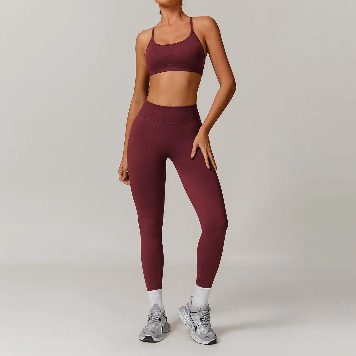 🤍 Conjunto Fitness Feminino Cintura Alta
Suporte firme. Silhueta definida. Confiança em cada treino.