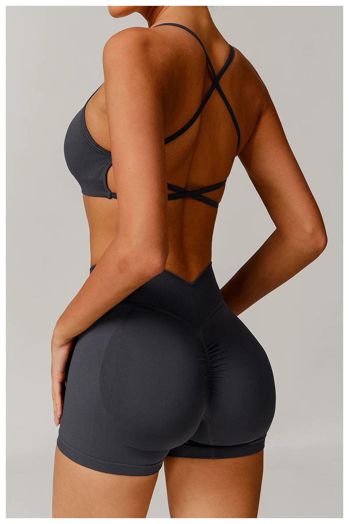 🤍 Conjunto Fitness Feminino Cintura Alta
Suporte firme. Silhueta definida. Confiança em cada treino.