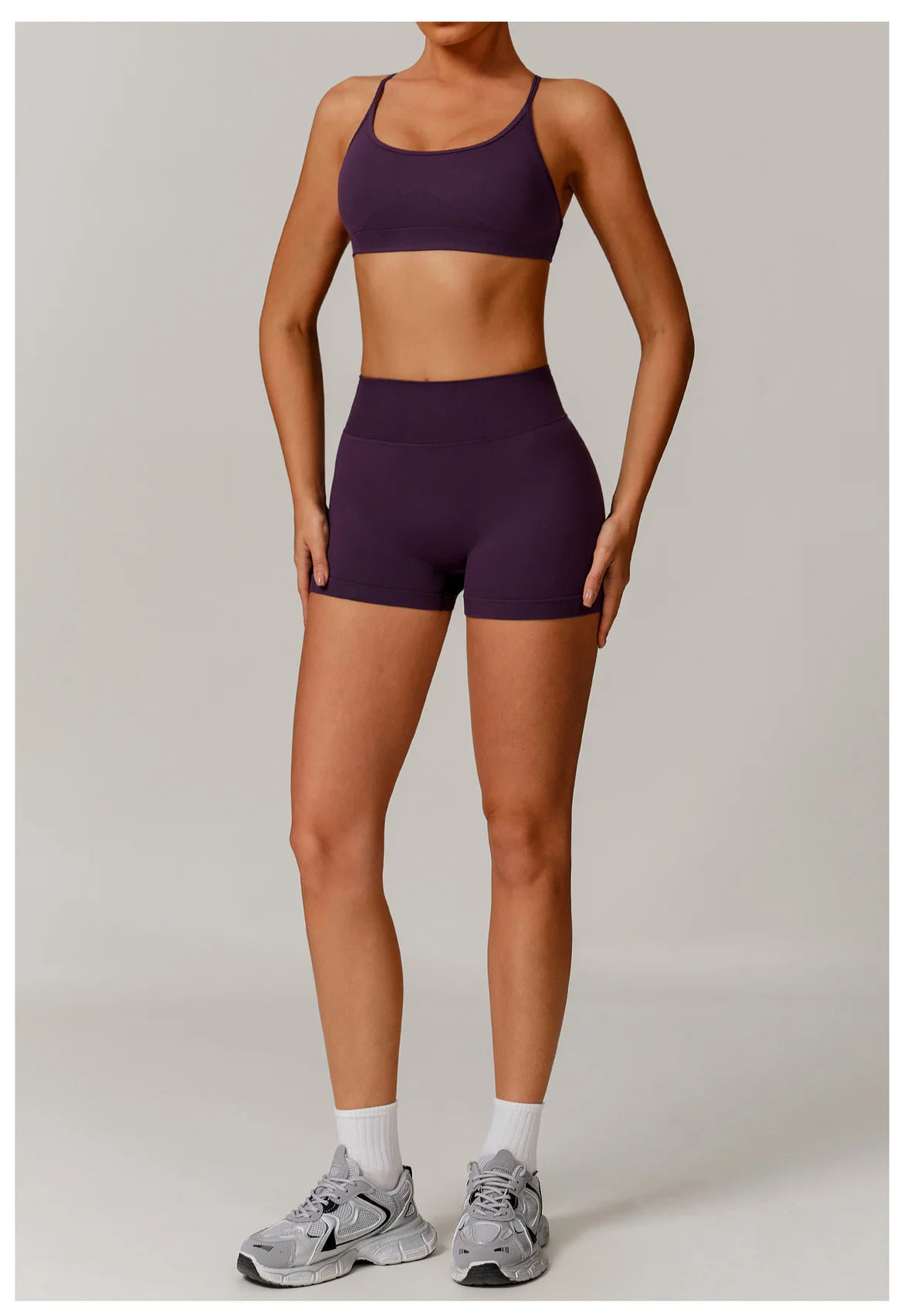 🤍 Conjunto Fitness Feminino Cintura Alta
Suporte firme. Silhueta definida. Confiança em cada treino.