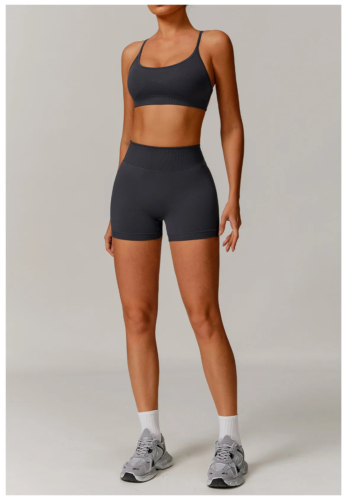 🤍 Conjunto Fitness Feminino Cintura Alta
Suporte firme. Silhueta definida. Confiança em cada treino.