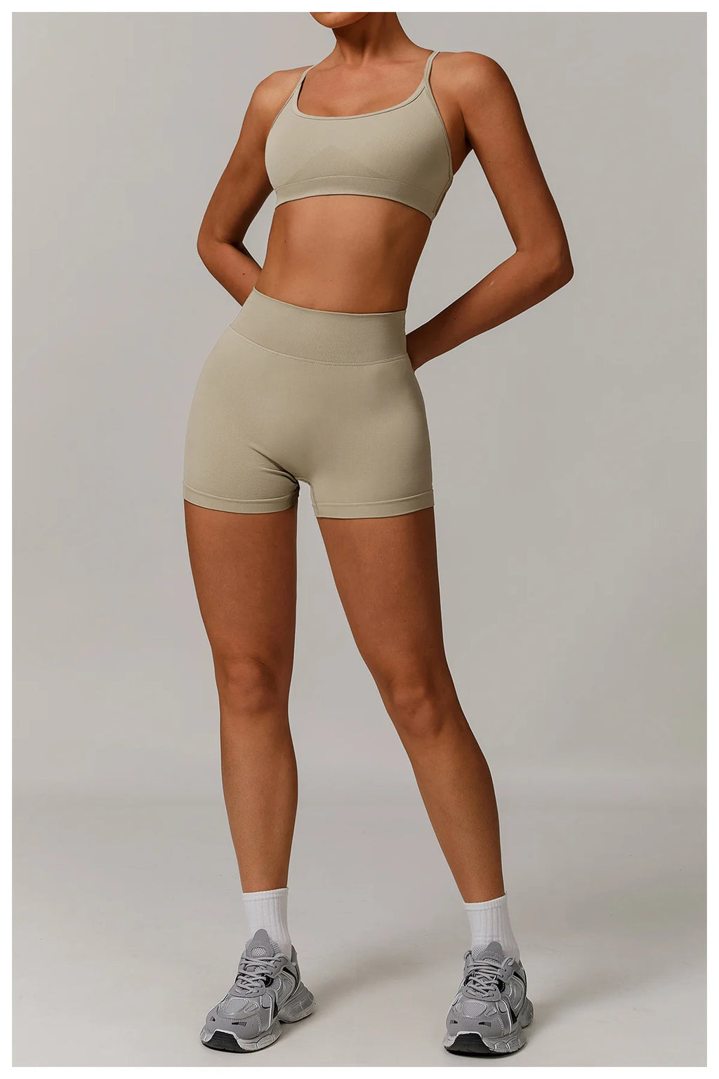 🤍 Conjunto Fitness Feminino Cintura Alta
Suporte firme. Silhueta definida. Confiança em cada treino.