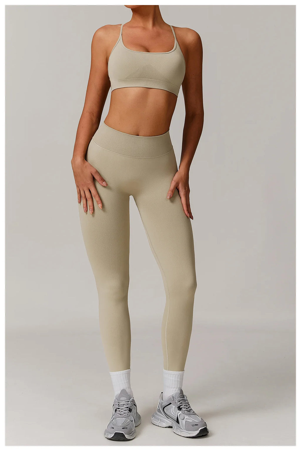 🤍 Conjunto Fitness Feminino Cintura Alta
Suporte firme. Silhueta definida. Confiança em cada treino.