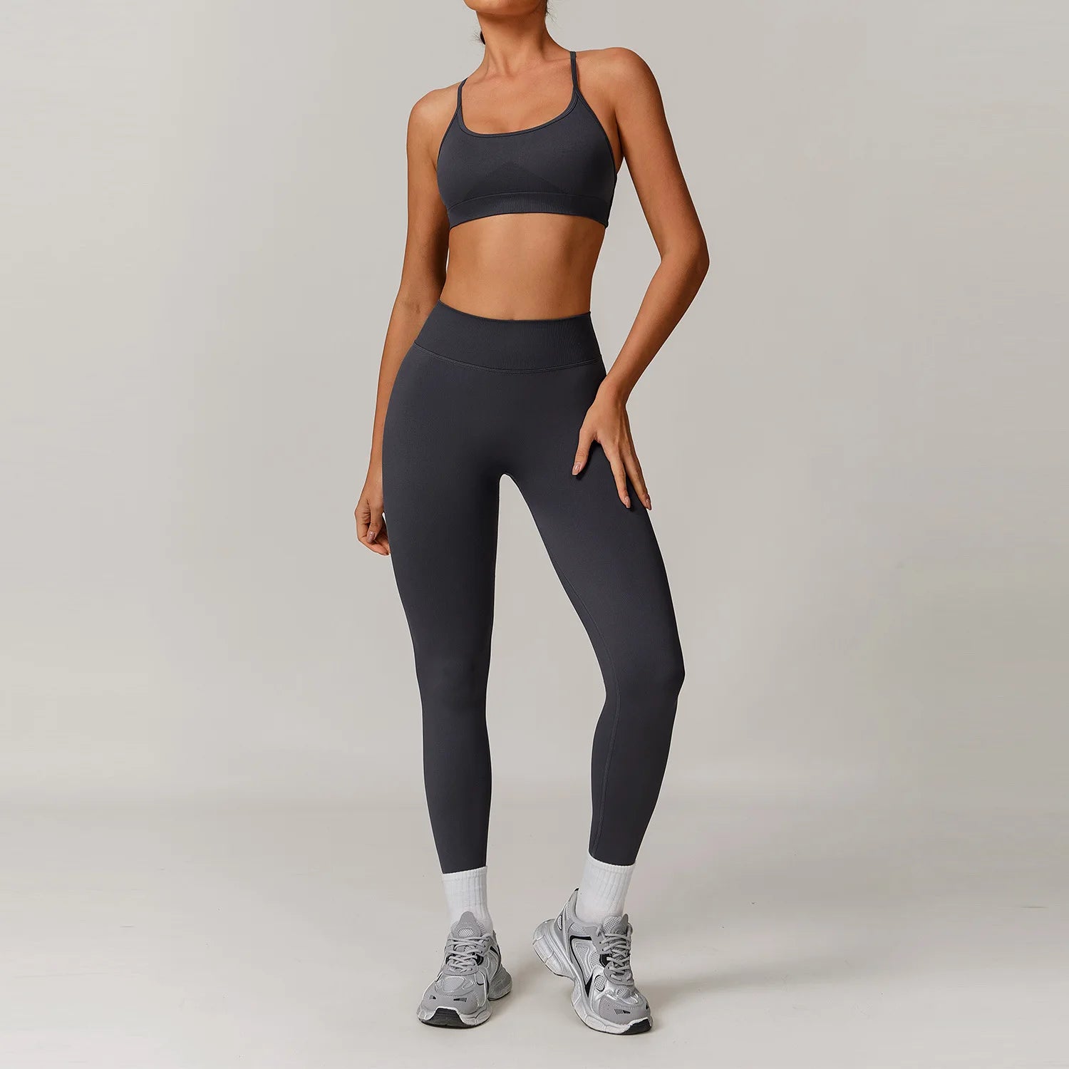 🤍 Conjunto Fitness Feminino Cintura Alta
Suporte firme. Silhueta definida. Confiança em cada treino.