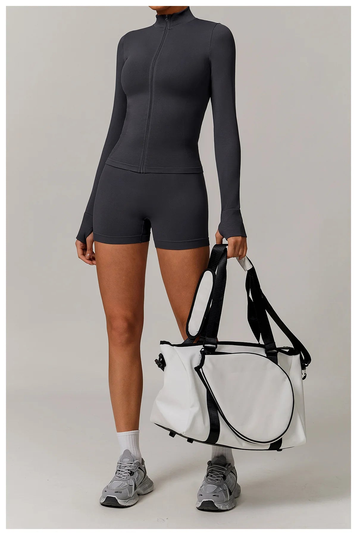 🤍 Conjunto Fitness Feminino Cintura Alta
Suporte firme. Silhueta definida. Confiança em cada treino.