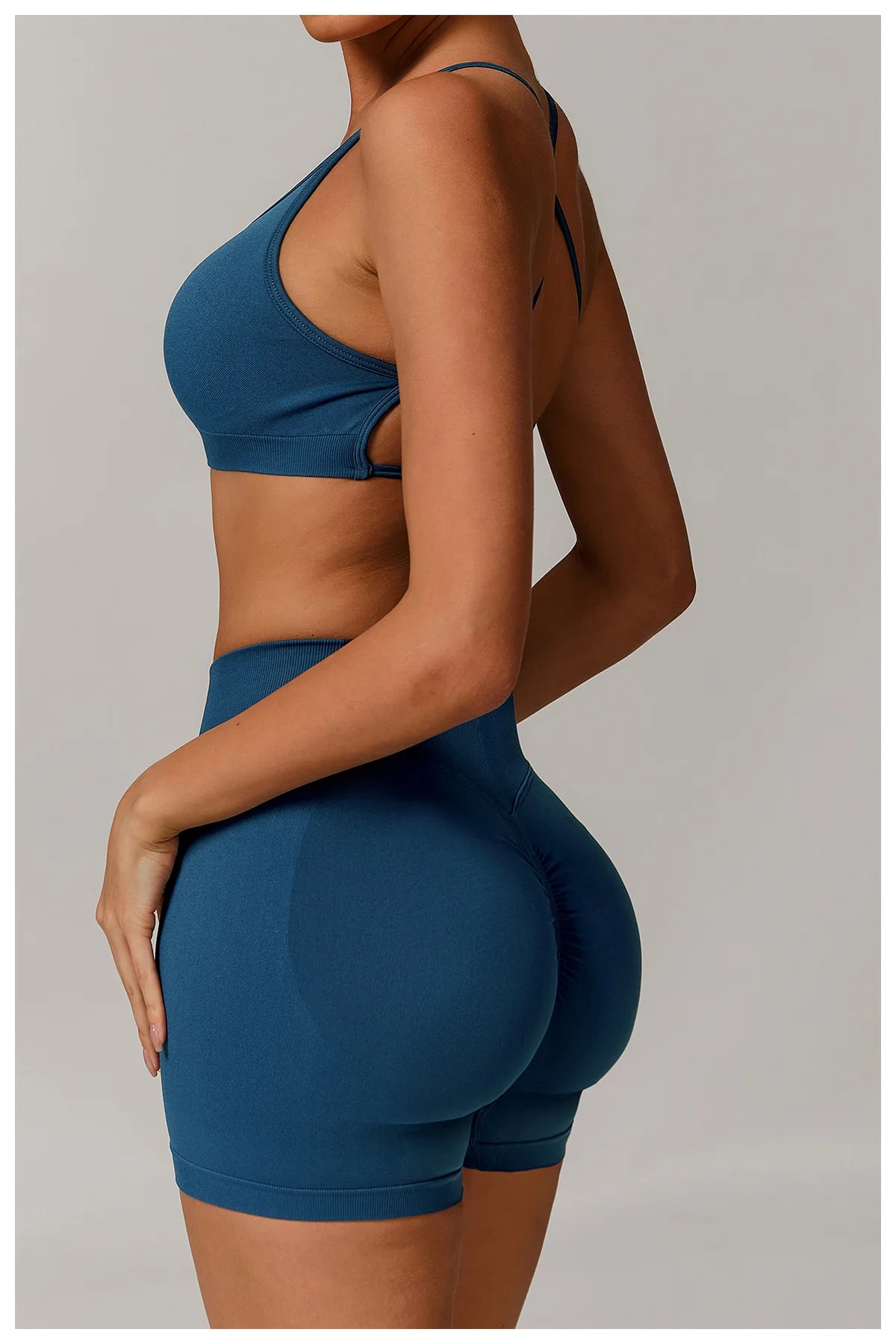 🤍 Conjunto Fitness Feminino Cintura Alta
Suporte firme. Silhueta definida. Confiança em cada treino.