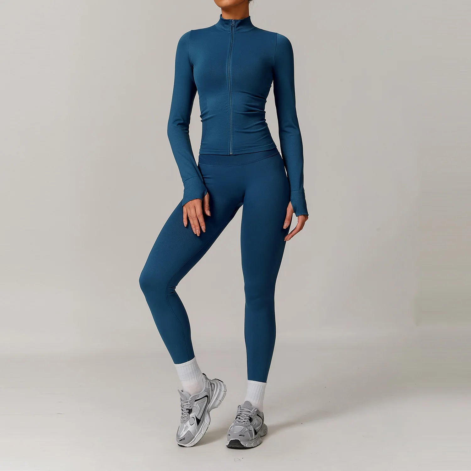 🤍 Conjunto Fitness Feminino Cintura Alta
Suporte firme. Silhueta definida. Confiança em cada treino.