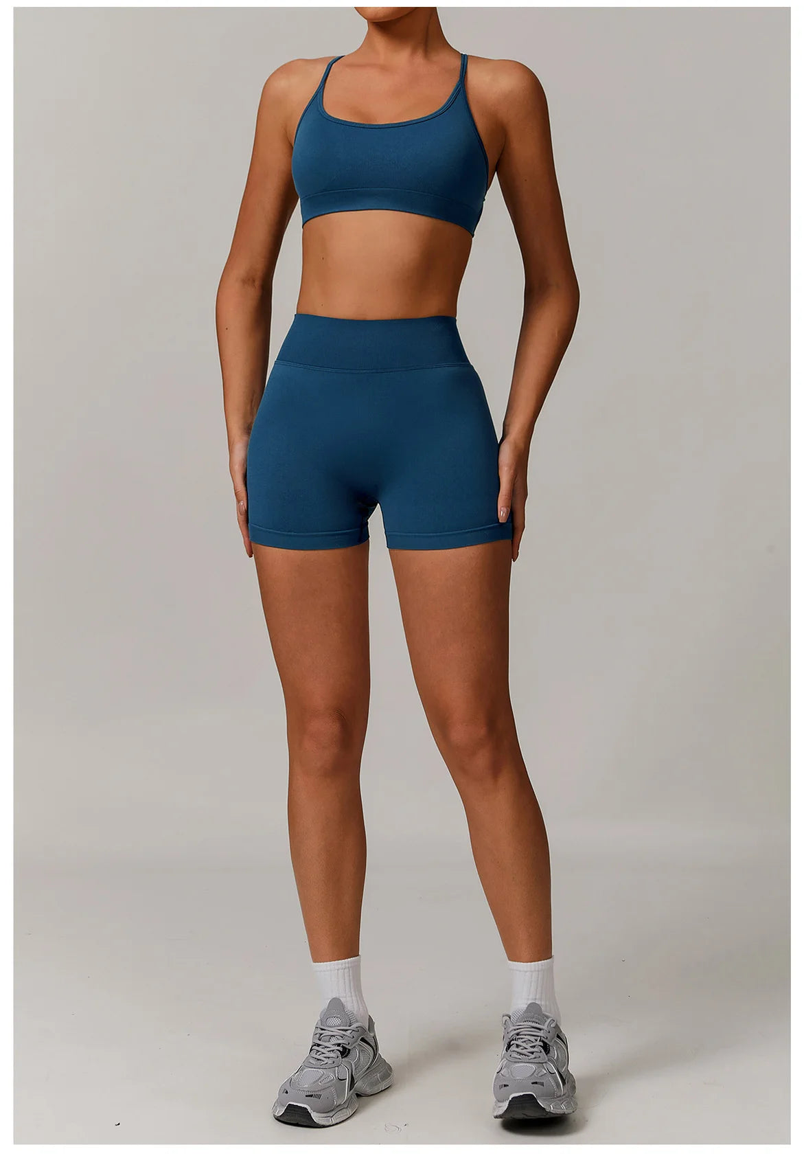 🤍 Conjunto Fitness Feminino Cintura Alta
Suporte firme. Silhueta definida. Confiança em cada treino.