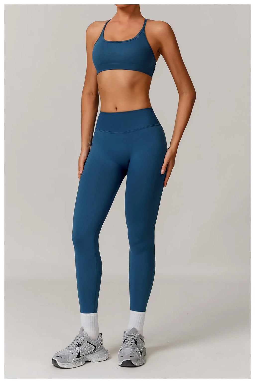 🤍 Conjunto Fitness Feminino Cintura Alta
Suporte firme. Silhueta definida. Confiança em cada treino.