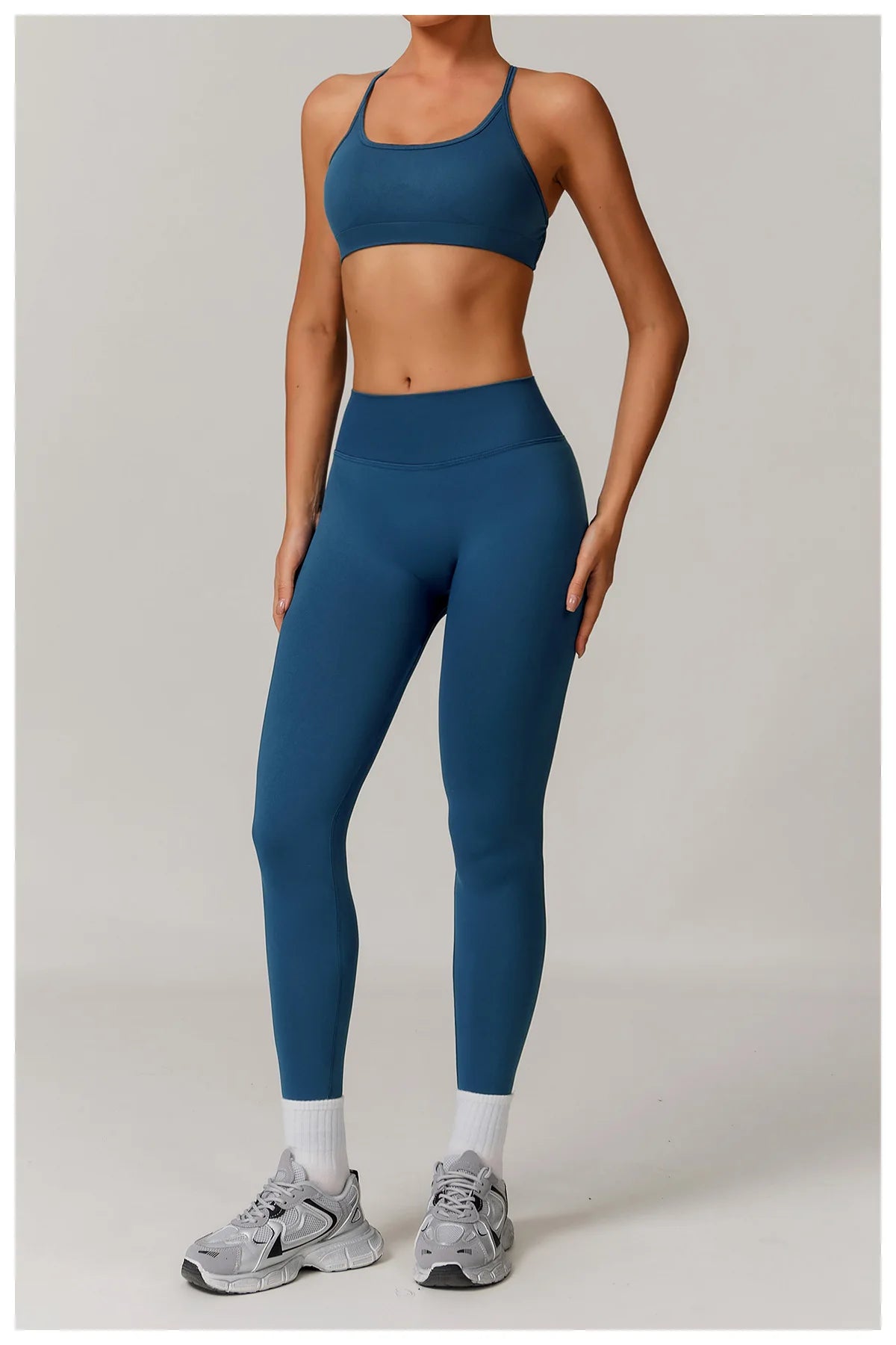 🤍 Conjunto Fitness Feminino Cintura Alta
Suporte firme. Silhueta definida. Confiança em cada treino.