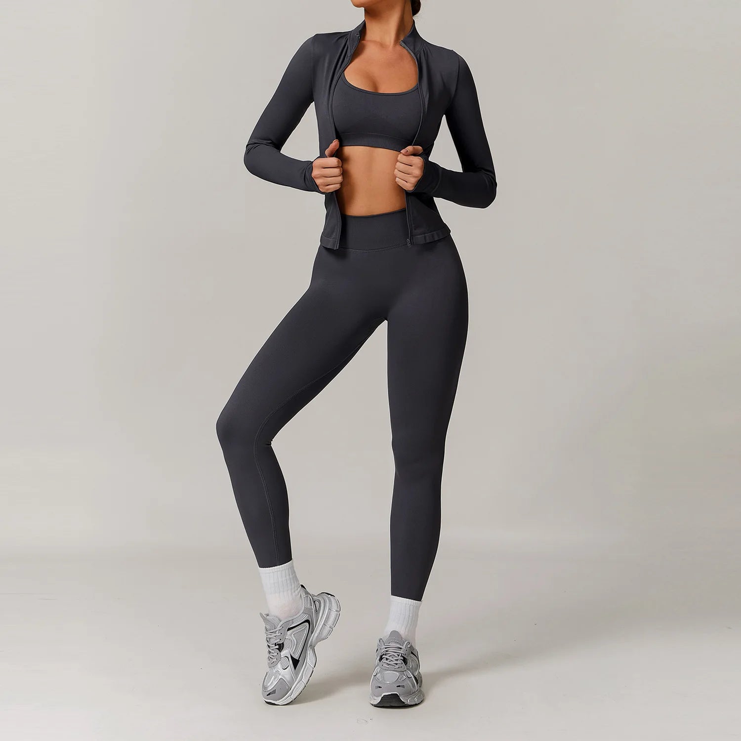 🤍 Conjunto Fitness Feminino Cintura Alta
Suporte firme. Silhueta definida. Confiança em cada treino.