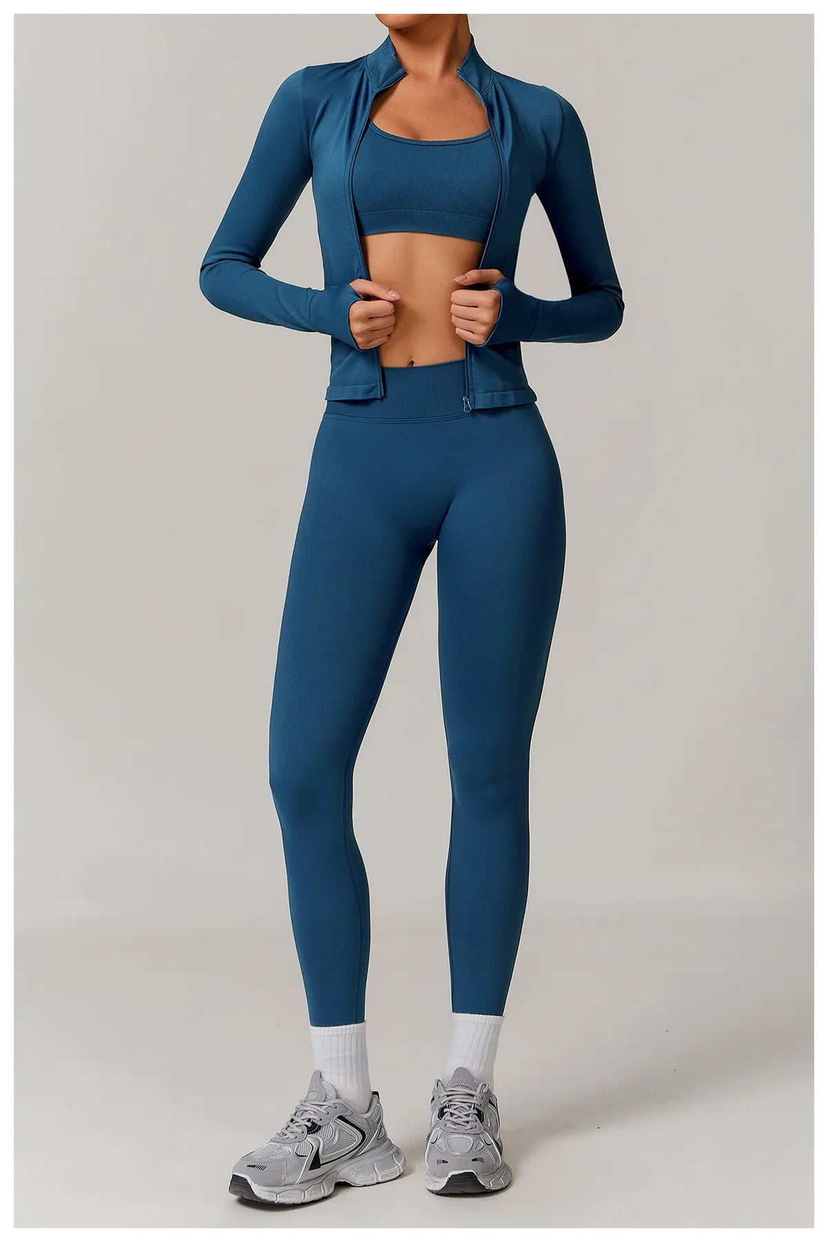 🤍 Conjunto Fitness Feminino Cintura Alta
Suporte firme. Silhueta definida. Confiança em cada treino.